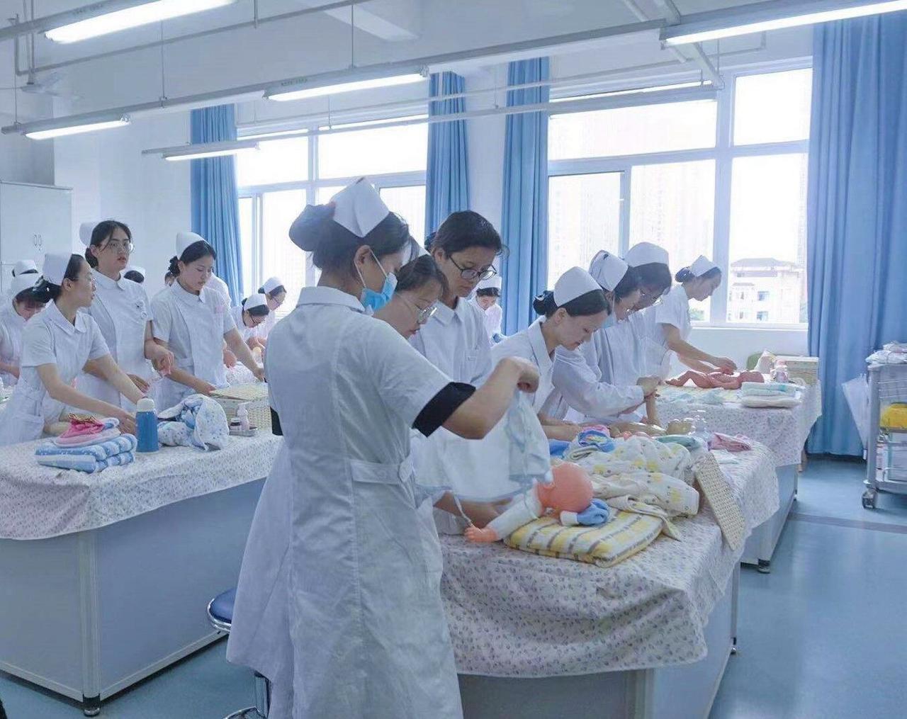 你和理想中的大学只差一次遇见——德阳科贸职业学院 文化经纪人服务