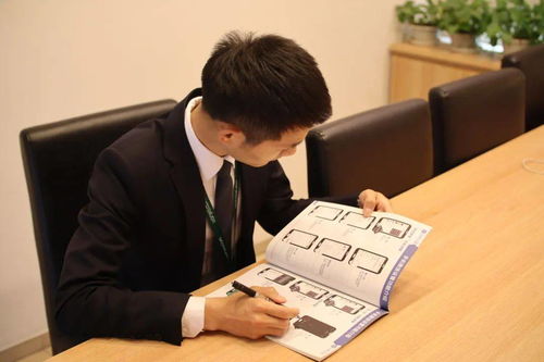 聚光灯之外 文化经纪人李同的服务B面